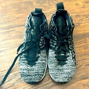 Nike LeBron 17 size 6Y In The Arena 2019